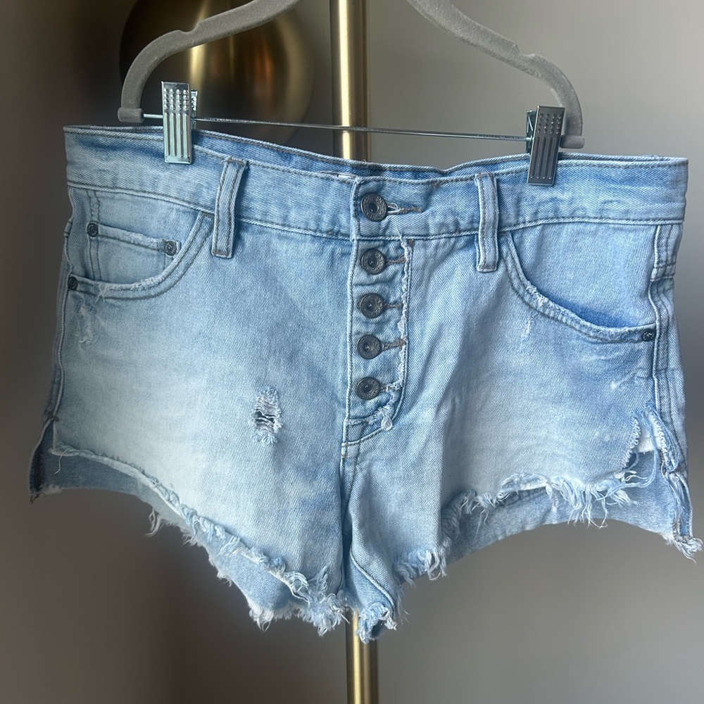 FREE PEOPLE distressed denim shorts size 26